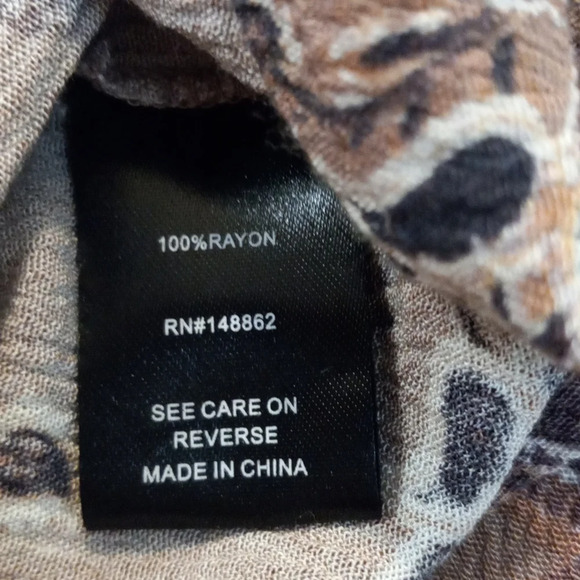 Torrid Walnut Paisley Gauze Cold Shoulder Top Size 3X Plus Size - Picture 9 of 12